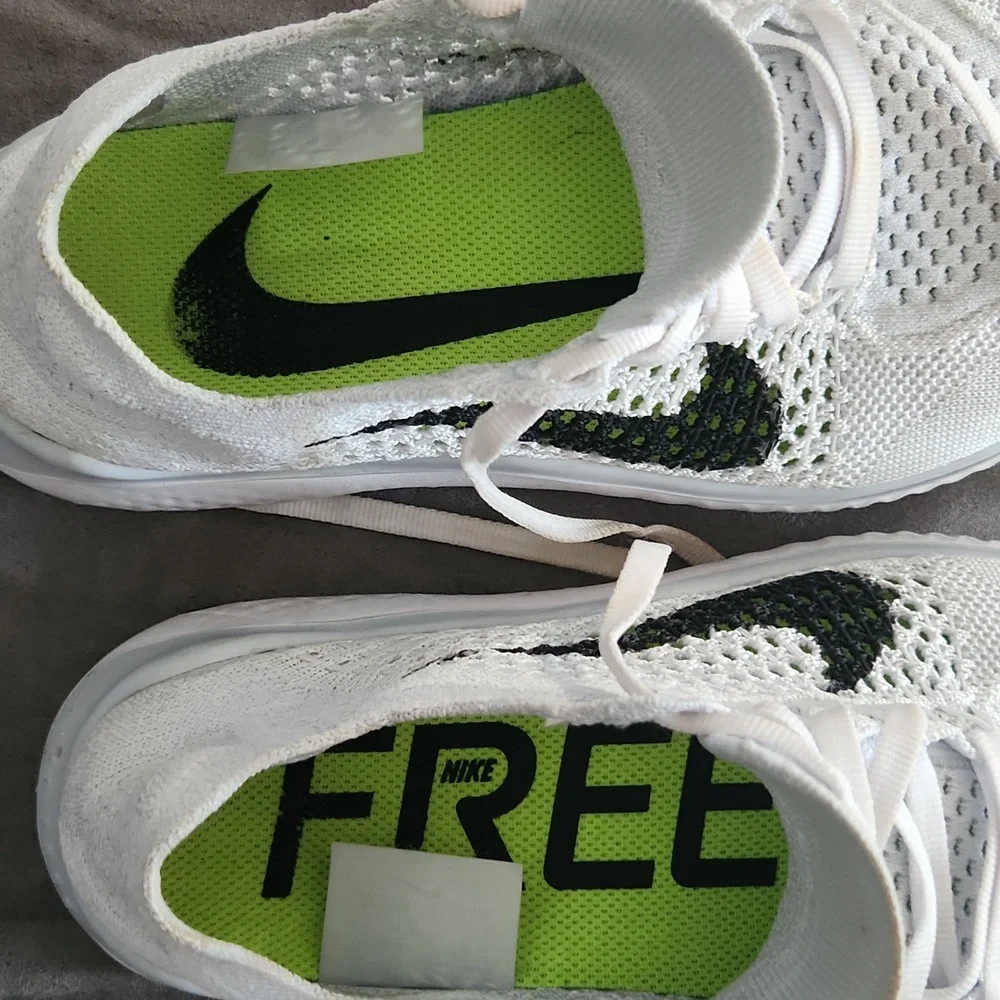 Nike White and Black Knit Sneakers - Picture 5 of 6
